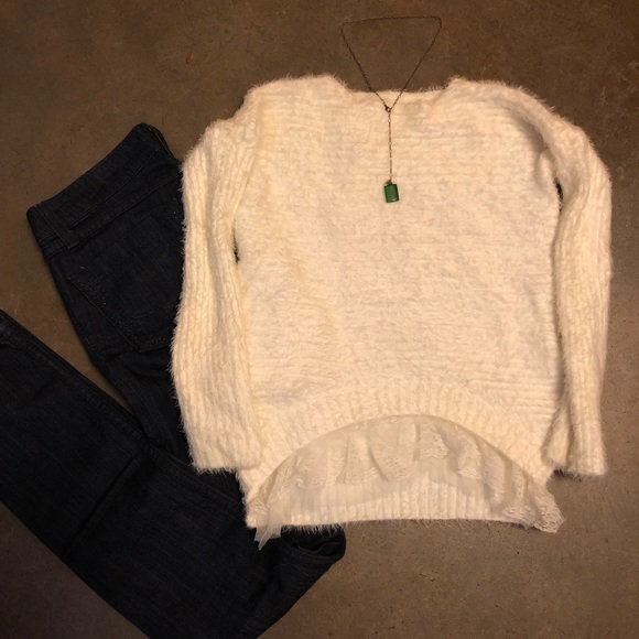 Soft white sweater - Picture 1 of 2